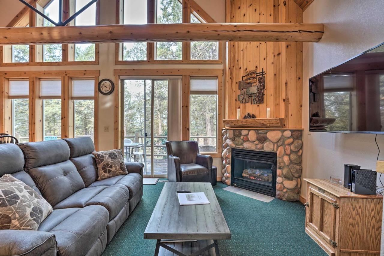 Chalet At Running Y Resort With Wraparound Deck! Klamath Falls Eksteriør billede