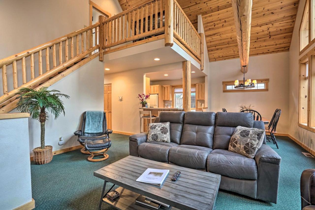 Chalet At Running Y Resort With Wraparound Deck! Klamath Falls Eksteriør billede