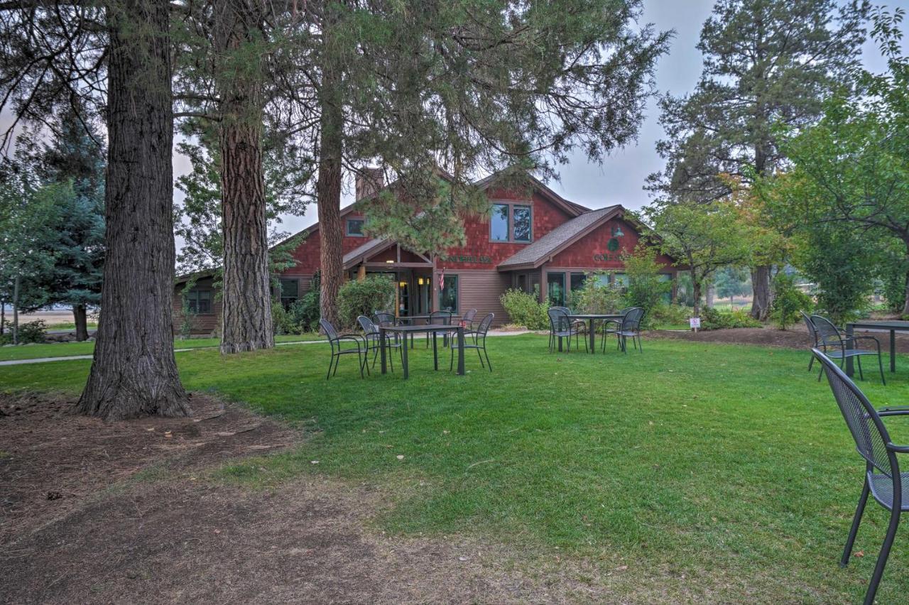 Chalet At Running Y Resort With Wraparound Deck! Klamath Falls Eksteriør billede