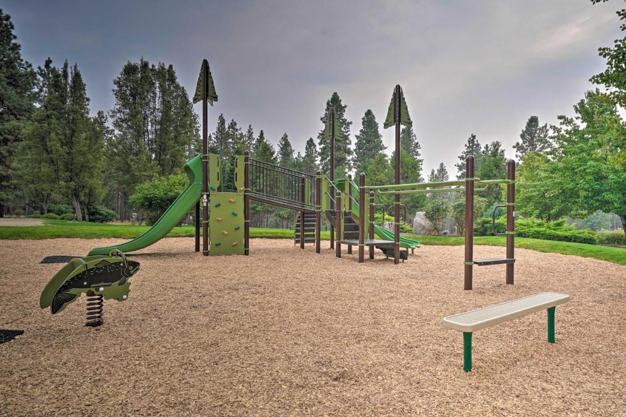 Chalet At Running Y Resort With Wraparound Deck! Klamath Falls Eksteriør billede