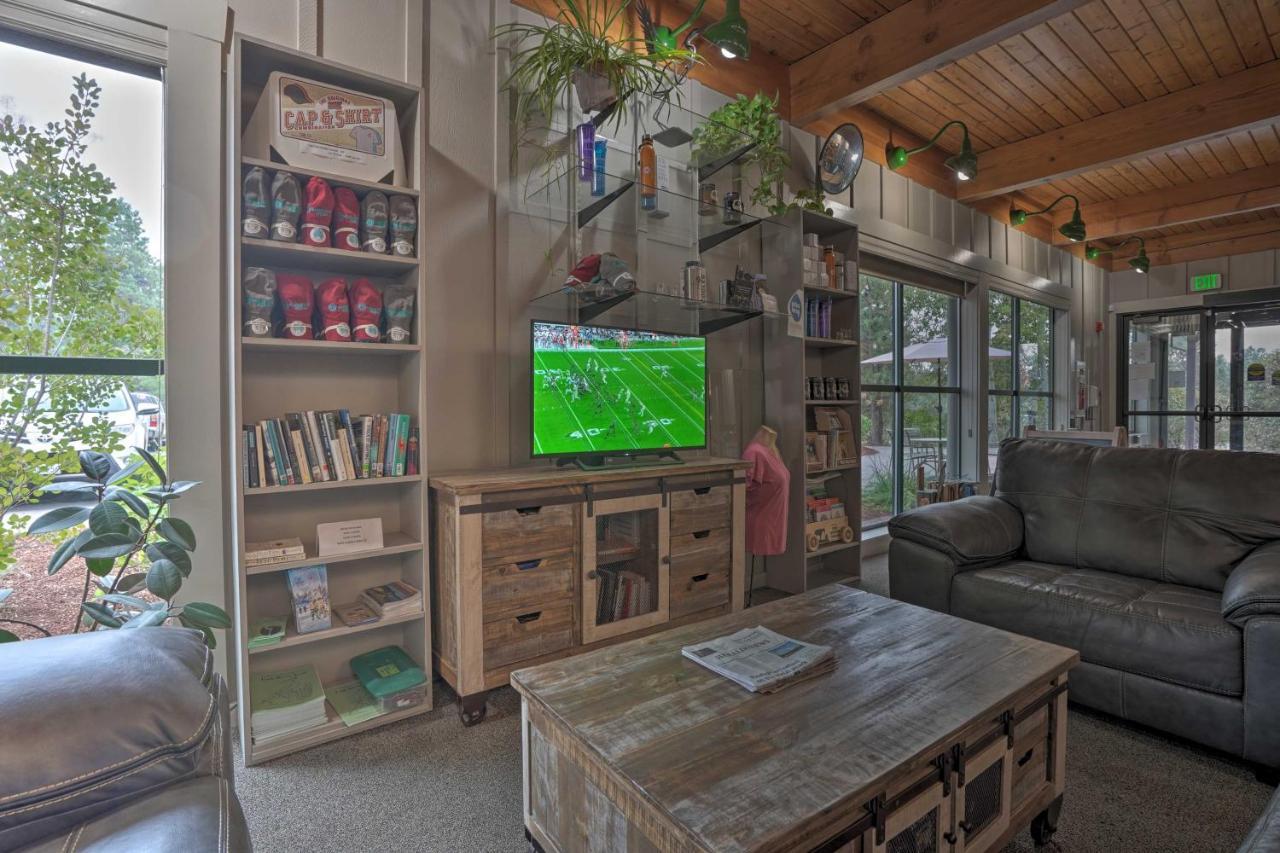 Chalet At Running Y Resort With Wraparound Deck! Klamath Falls Eksteriør billede