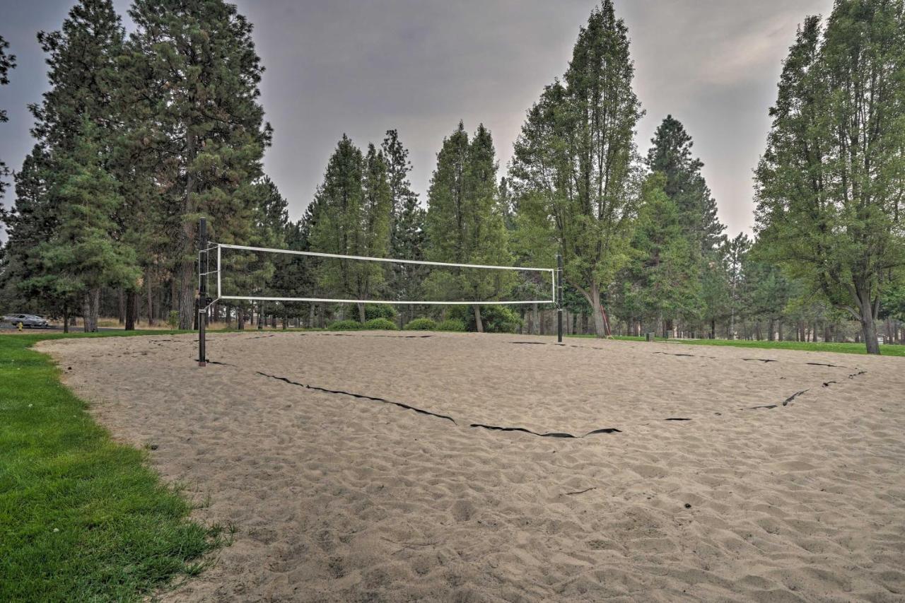 Chalet At Running Y Resort With Wraparound Deck! Klamath Falls Eksteriør billede