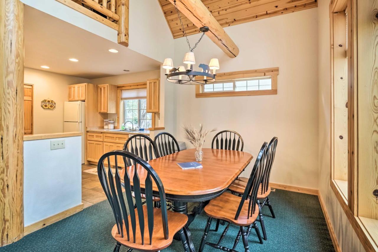 Chalet At Running Y Resort With Wraparound Deck! Klamath Falls Eksteriør billede