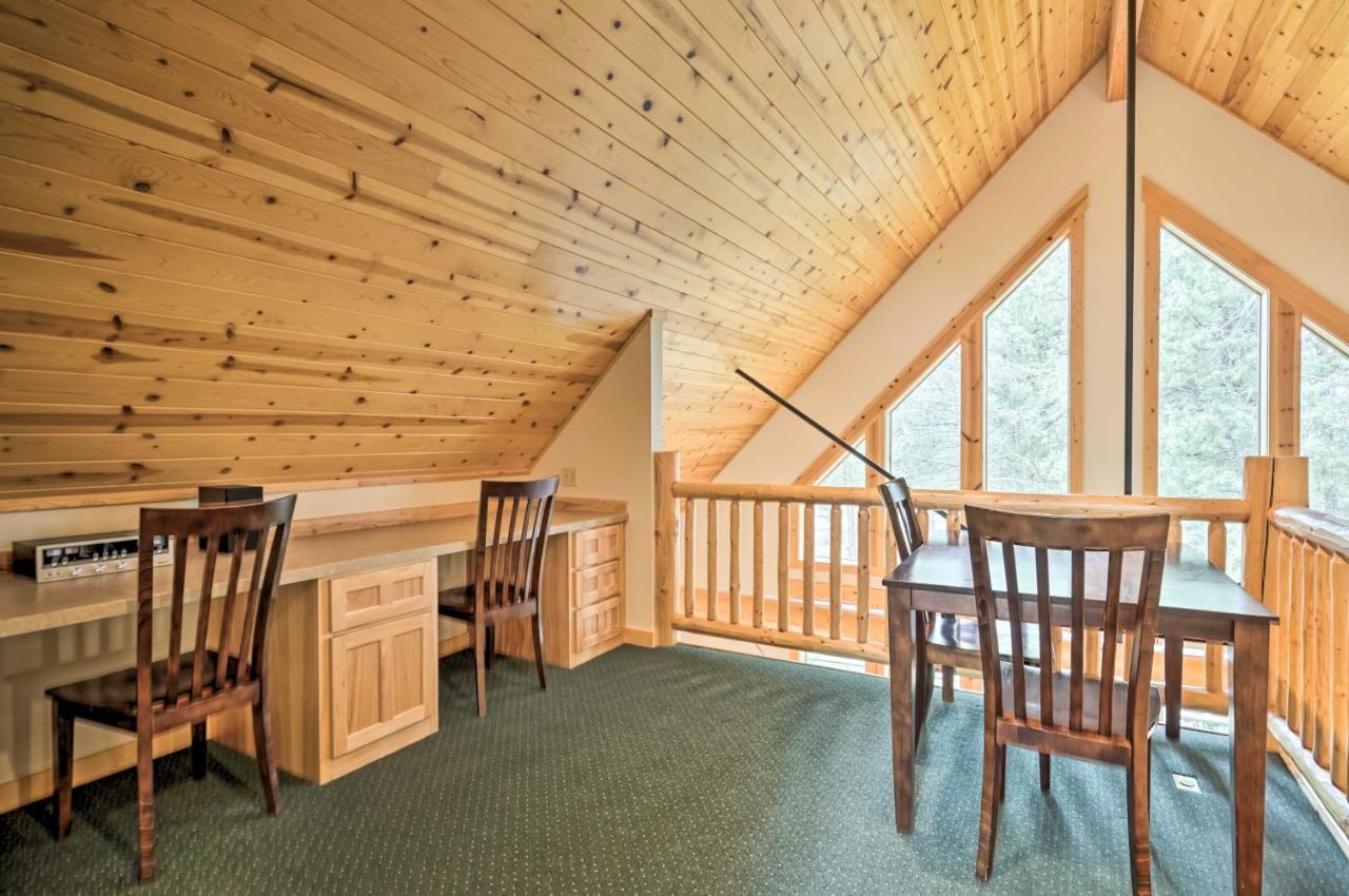 Chalet At Running Y Resort With Wraparound Deck! Klamath Falls Eksteriør billede