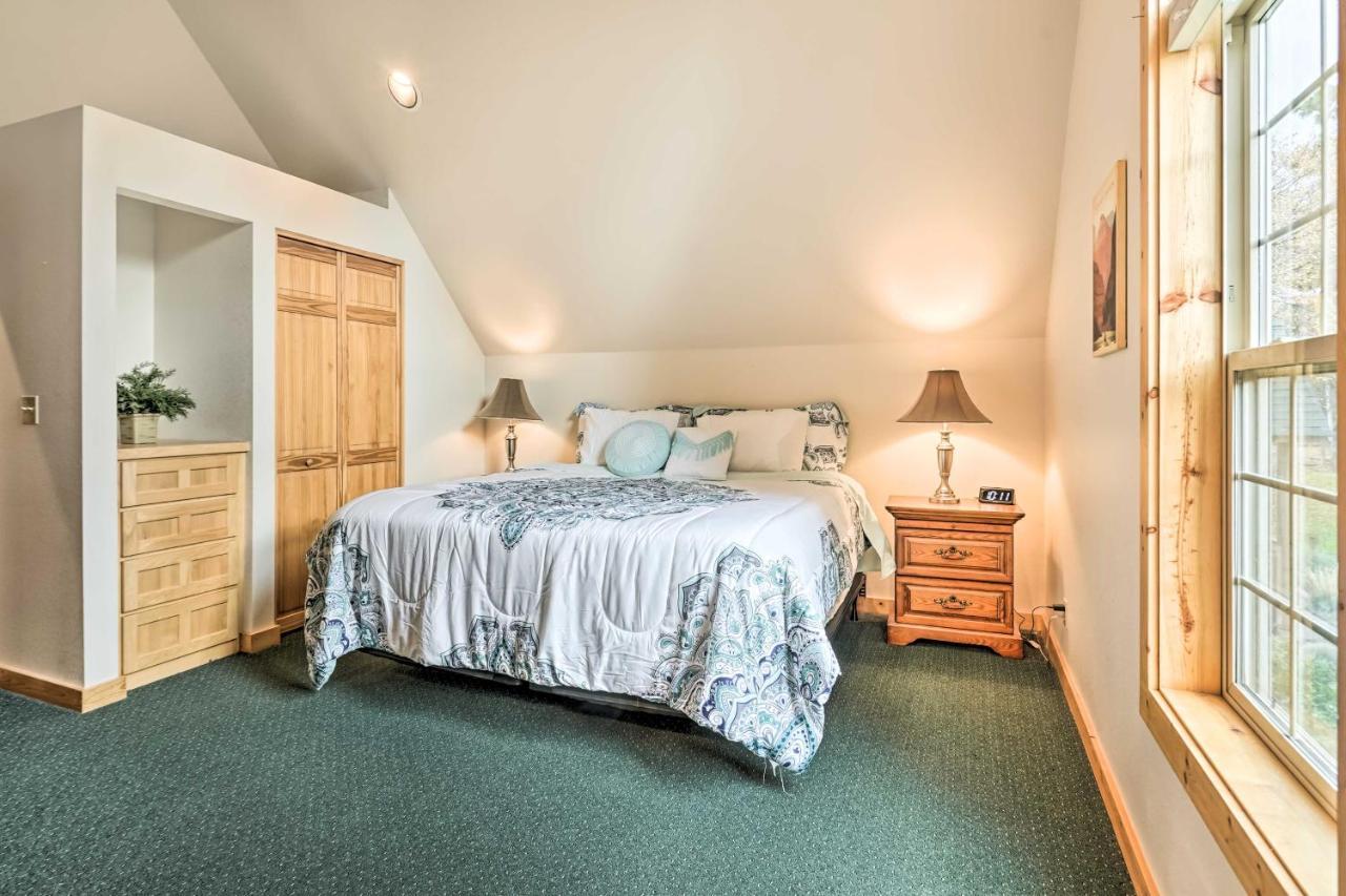 Chalet At Running Y Resort With Wraparound Deck! Klamath Falls Eksteriør billede