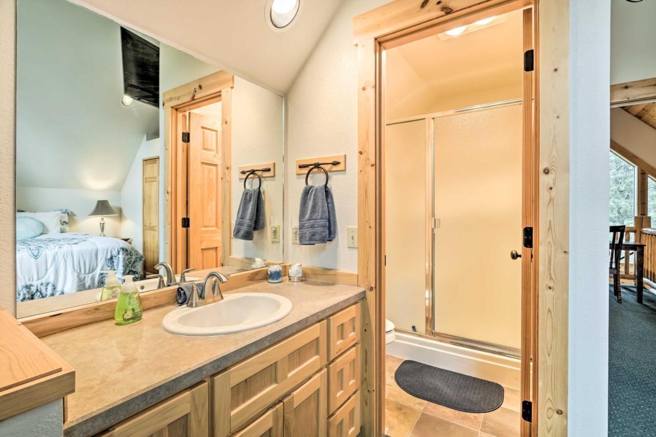 Chalet At Running Y Resort With Wraparound Deck! Klamath Falls Eksteriør billede